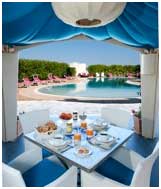 Frühstück am Pool, Hotel Principe di Fitalia, Siracusa, Sizilien